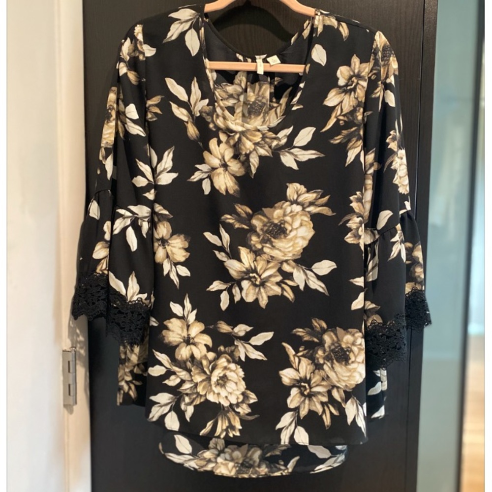 Cato Bell Sleeve Floral Top